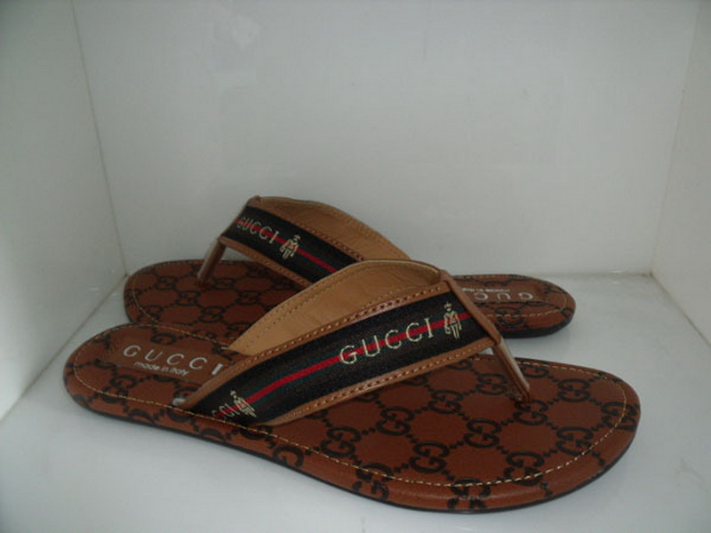 Gucci Slippers Woman--015